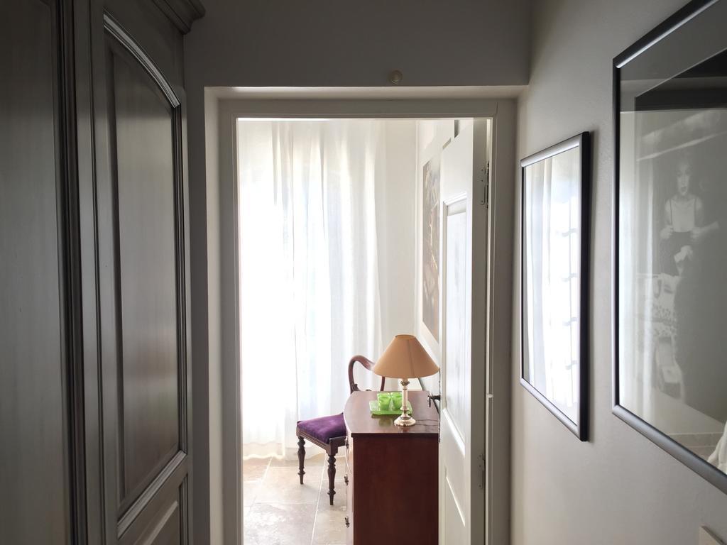 Bed and Breakfast Le Mas Des Lauriers Параду Номер фото